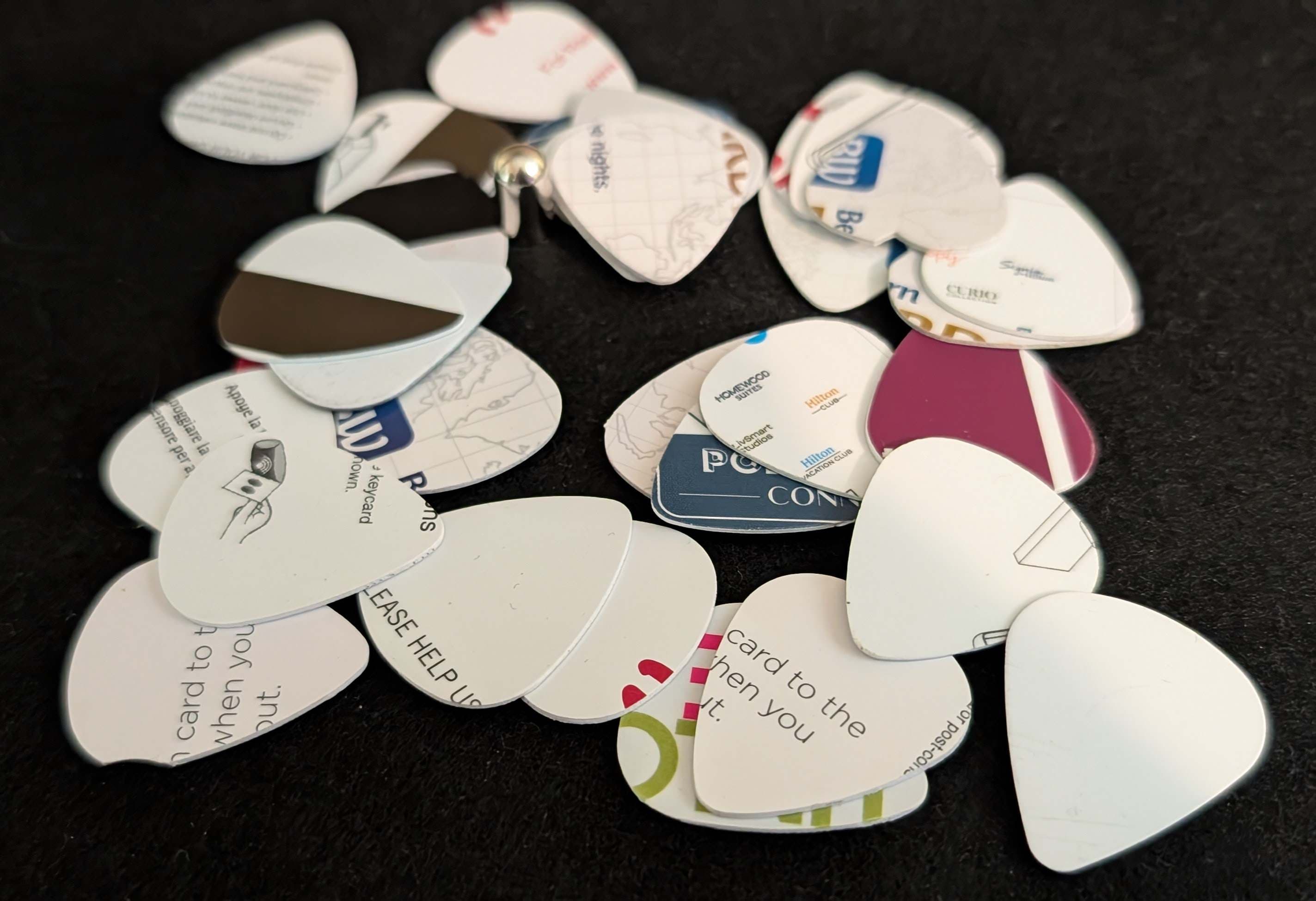 a group of guitar picks laying on top of each other